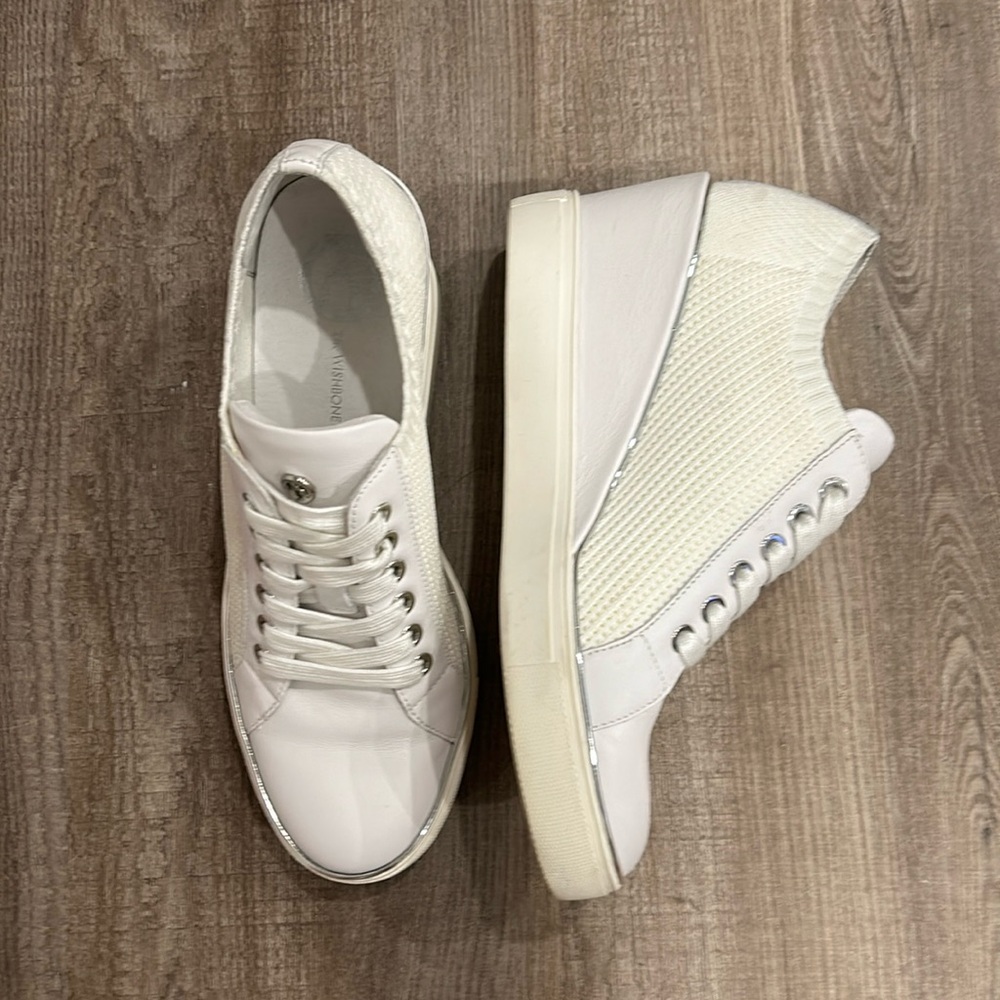 Wishbone Collection Noelle wedge